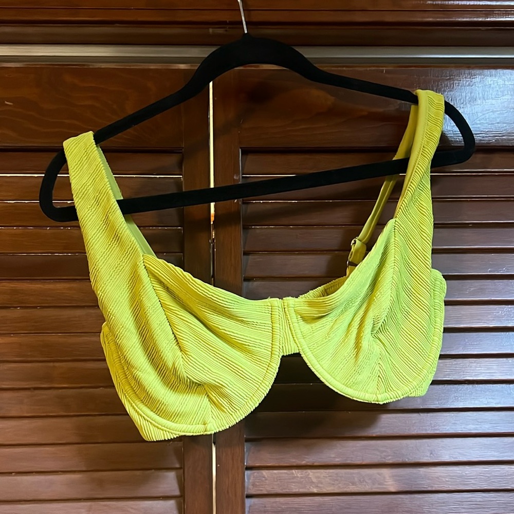NWOT Abercrombie Curve Love Bikini Top